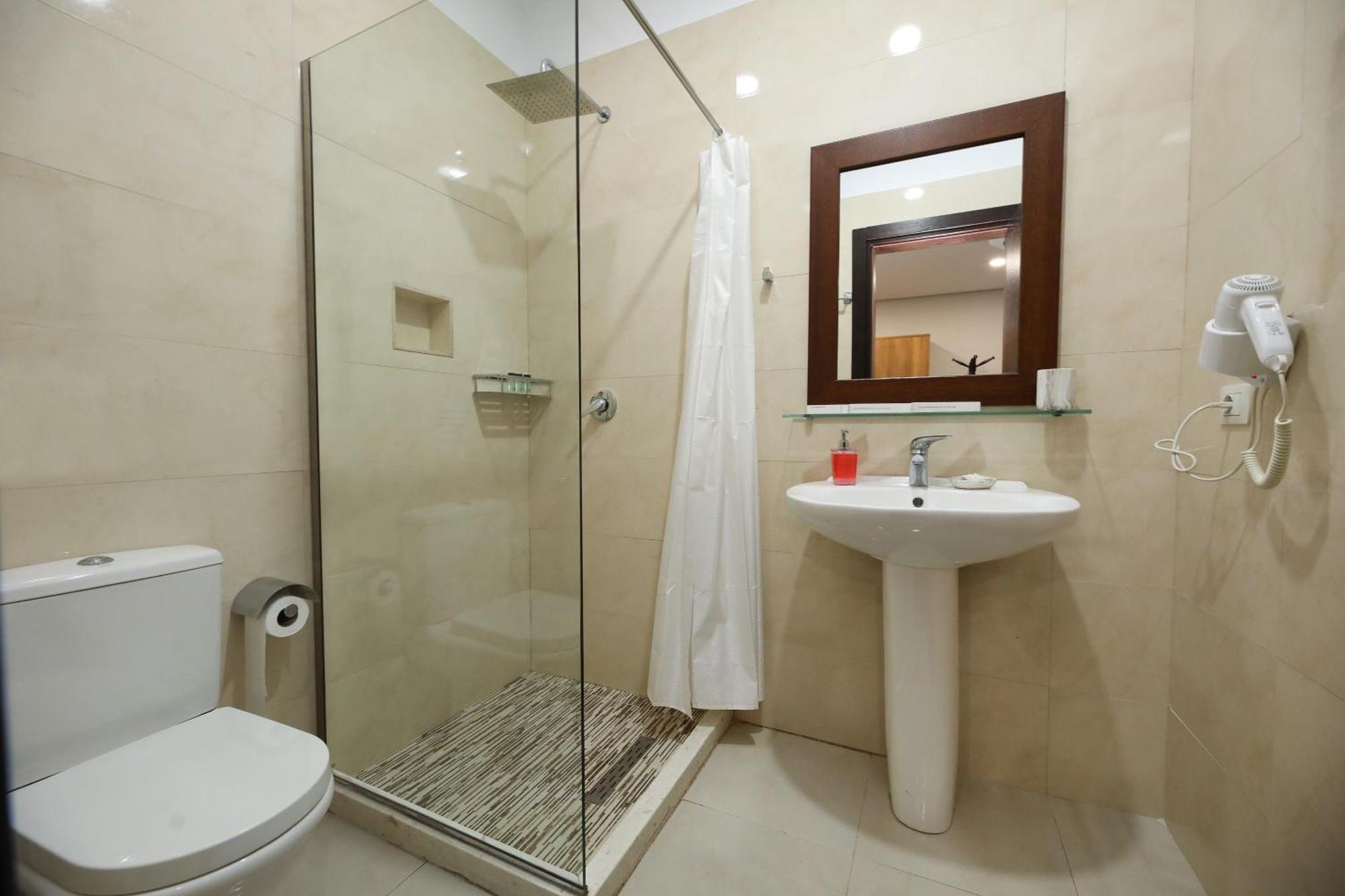 Hotel Salvadore Vlorë Esterno foto