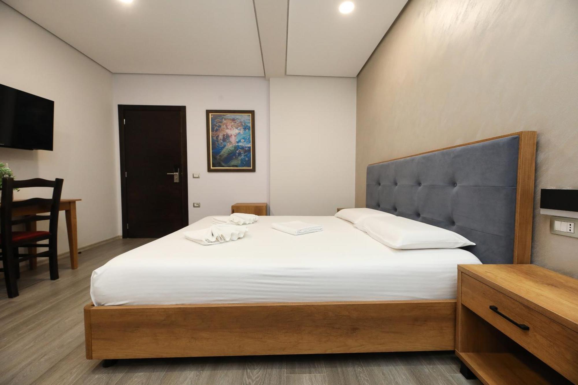 Hotel Salvadore Vlorë Esterno foto