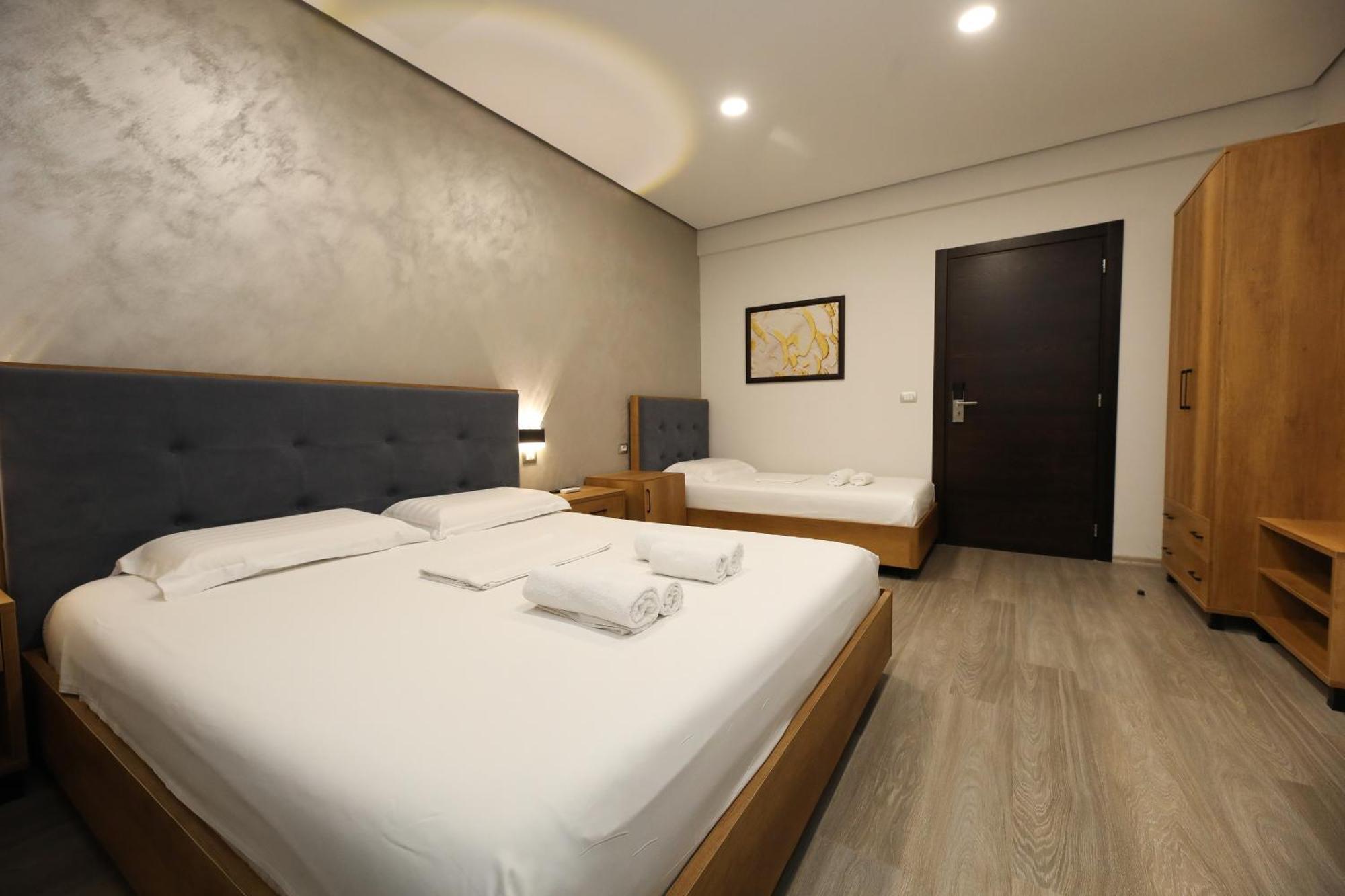 Hotel Salvadore Vlorë Esterno foto