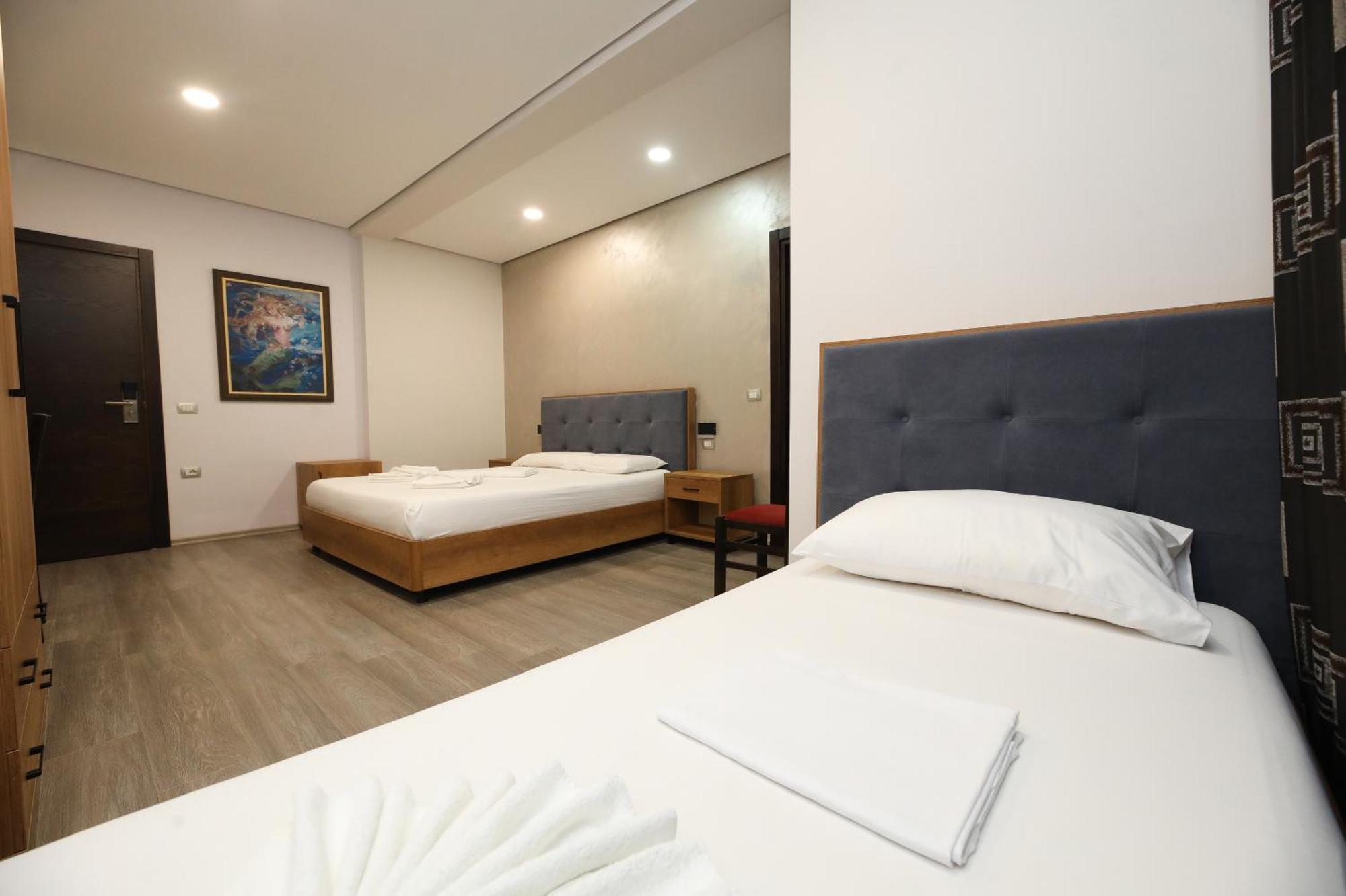 Hotel Salvadore Vlorë Esterno foto