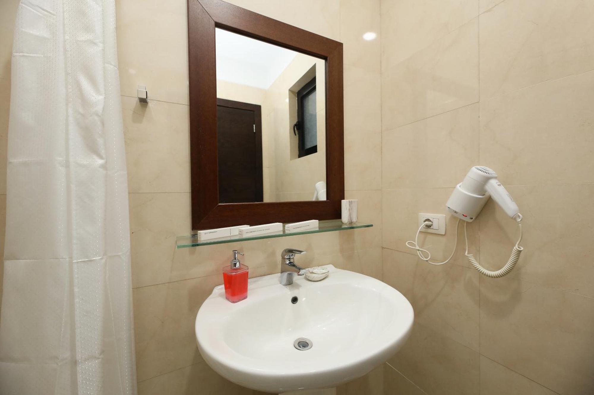 Hotel Salvadore Vlorë Esterno foto
