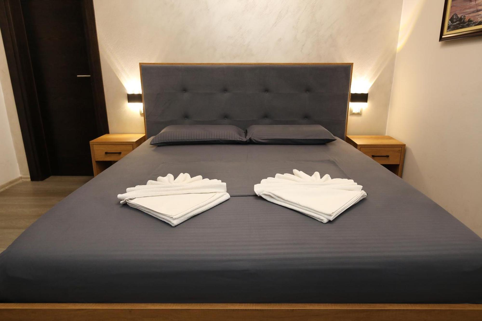 Hotel Salvadore Vlorë Esterno foto