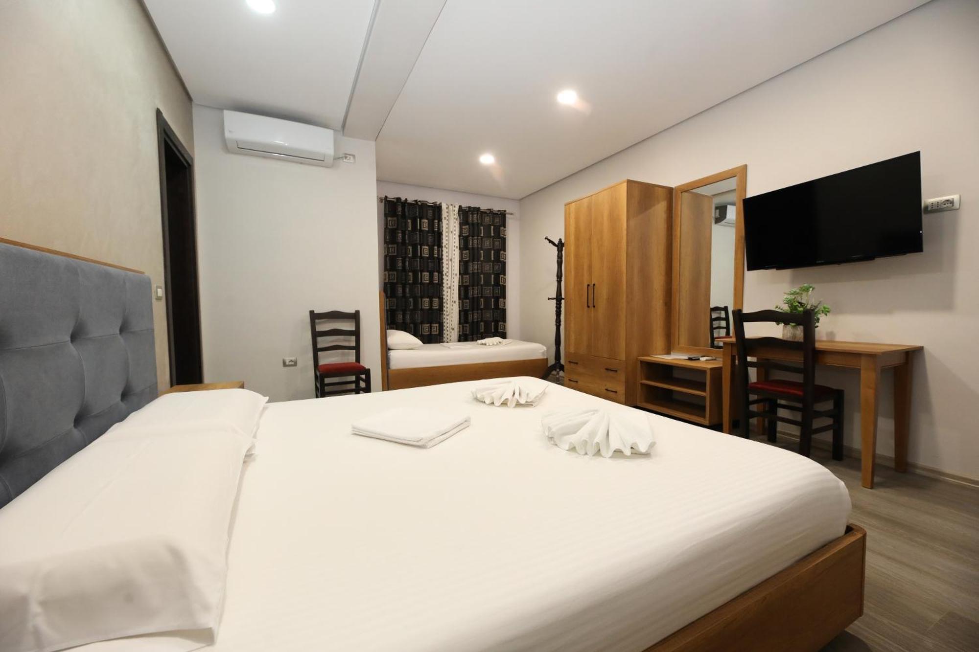 Hotel Salvadore Vlorë Esterno foto