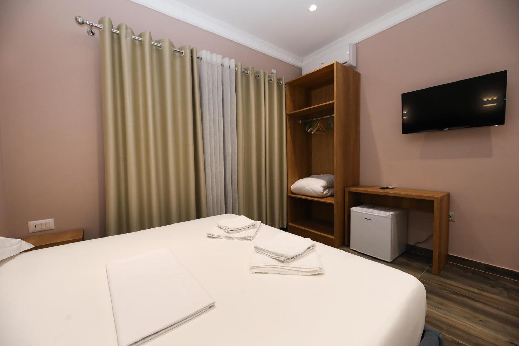 Hotel Salvadore Vlorë Esterno foto