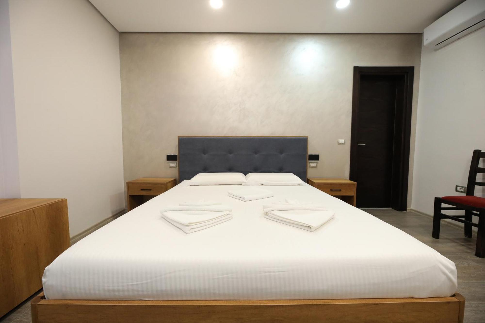 Hotel Salvadore Vlorë Esterno foto
